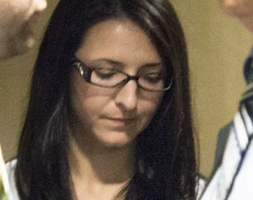 Frenó para ayudar a unos patitos