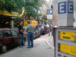 Además del incremento del 100% en el valor del cospel, el gobierno porteño apuesta a llevar de 4 mil a 87 mil la cantidad de plazas por la que habrá que pagar para estacionar en la Ciudad Además del incremento del 100% en el valor del cospel, el gobierno porteño apuesta a llevar de 4 mil a 87 mil la cantidad de plazas por la que habrá que pagar para estacionar en la Ciudad