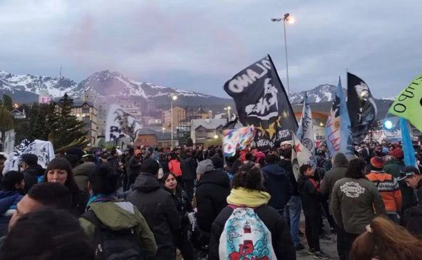 La Renga tocó en Ushuaia y fanáticos coparon el fin del mundo
