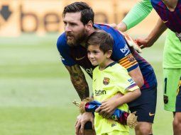 VIDEO: La respuesta de Thiago Messi a los fanáticos que estaban en la puerta de su casa