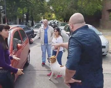 Los vecinos acusan a la dueña de la perra de intentar abandonarla