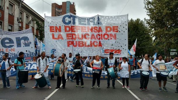 Avanzan las columnas de docentes por la Ciudad