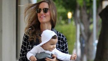 lola ponce, de shopping por miami con su pequena hija erin lola ponce, de shopping por miami con su pequena hija erin