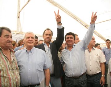 Espinoza se anota para suceder a Scioli en Provincia