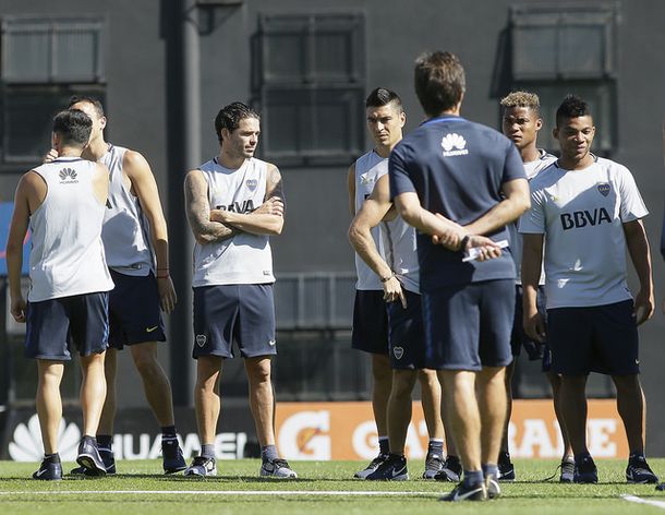 ¿Quién juega? Boca viaja a Perú sin dos titulares y con mucha incertidumbre