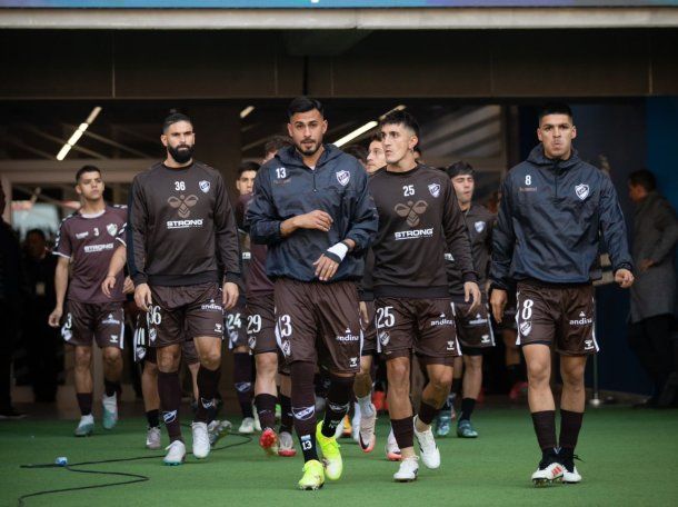 Salió campeón con Platense y lo quiso Racing: el jugador que podría cerrar Boca