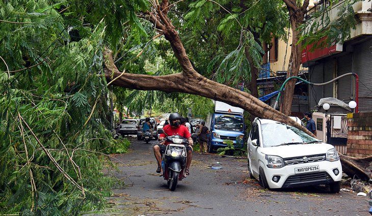 Las imágenes del ciclón Tauktae que dejó 27 muertos y cien desaparecidos en India