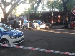 mataron a balazos a un jefe de la barra de newells en la puerta del coloso mataron a balazos a un jefe de la barra de newells en la puerta del coloso