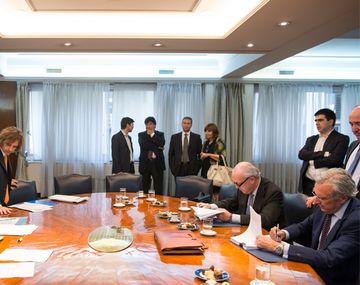 Repsol firmó el acuerdo y renuncia a reclamos contra la Argentina por YPF