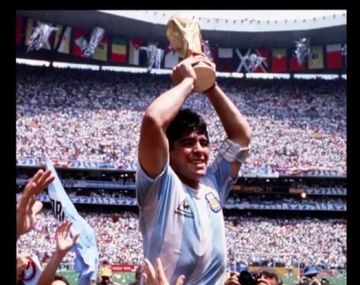 Para llorar: el video homenaje a Maradona y otras glorias antes del sorteo de Qatar