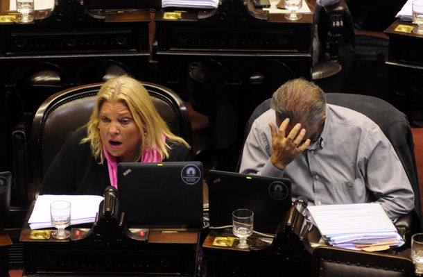 Carrió embistió con dureza contra toda la oposición