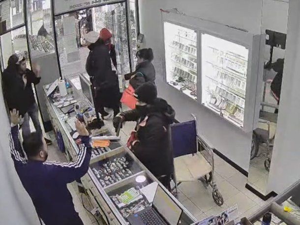 Brutal robo a una joyería en Quilmes: uno de los ladrones fingió estar en silla de ruedas
