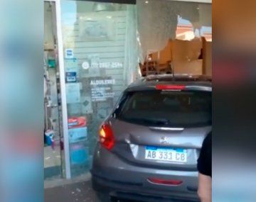 Tigre: se metió con el auto en un paseo comercial y casi provoca una tragedia