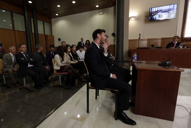 Messi y su padre fueron condenados a 21 meses de cárcel por fraude fiscal