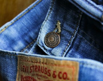 Inexplicable: por qué los jeans de marca en Argentina cuesta el doble que en Chile o México