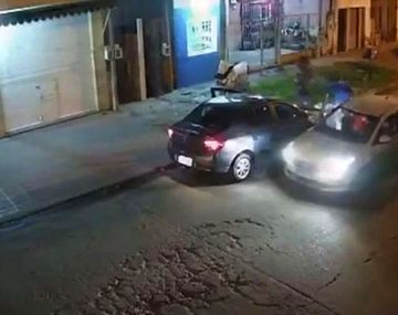 Estaba mostrando su auto 0 km recién comprado y se lo robaron