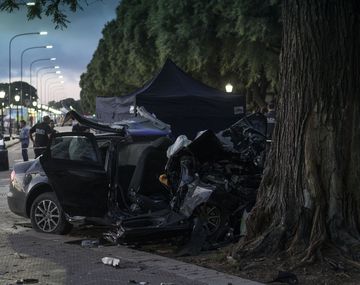 Dos muertos y un herido grave al estrellarse un auto en Puerto Madero
