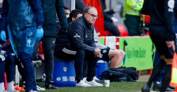 Leeds de Bielsa cayó ante un equipo de la cuarta división y quedó afuera de la FA Cup