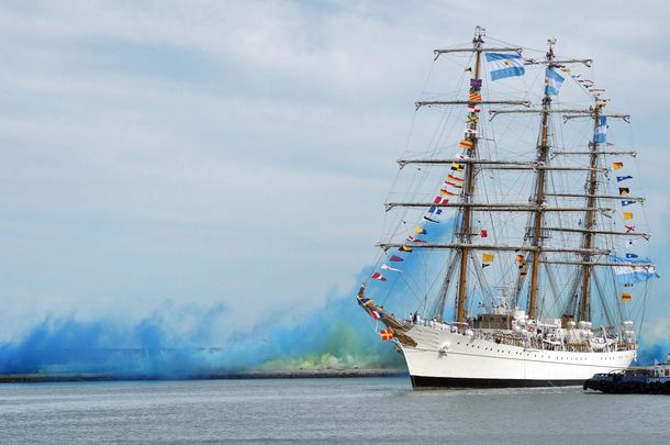 La Fragata Libertad llegó al puerto de Mar del Plata