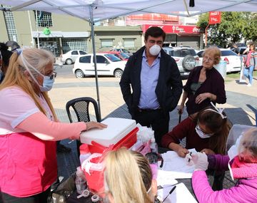 Fernando Espinoza anunció un bono de 12 mil pesos para personal de salud y emergencia