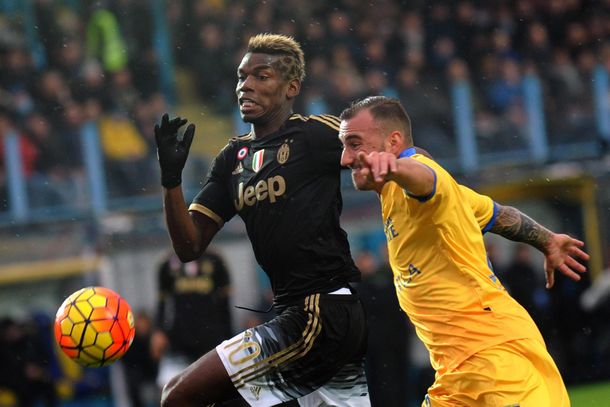 Con un gol de Dybala, Juventus derrotó al débil Frosinone y sigue escolta