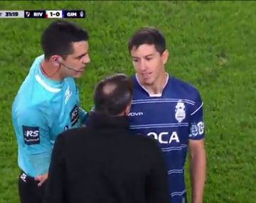 Fuerte cruce entre Chacho Coudet y Nacho Fernández.