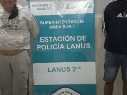 Robo, persecución y detención de dos motochorros en Lanús