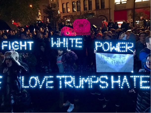 Protestas en Union Square en Nueva York contra el presidente electo Donald Trump. Crédito @Nigrotime