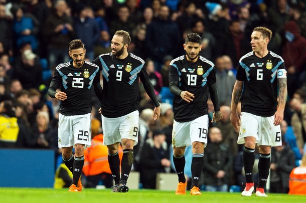 ¡A Rusia, con todo! Argentina le ganó a Italia en Manchester con dos golazos