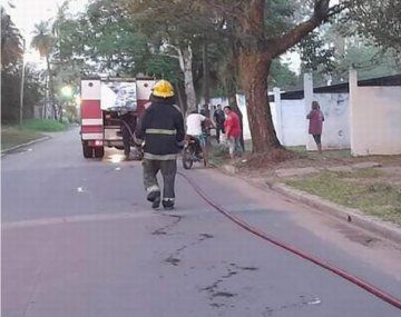 Una pareja incendió la habitación de un albergue transitorio porque le reclamaban el fin del turno