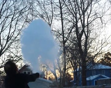 Al menos 50 heridos en EE.UU. por tirar agua hirviendo al aire para que se congele