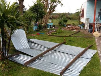 Violento temporal afectó a Misión San Francisco Laishí (Formosa) ocasionando voladuras de techos como la que se observa en la imagen