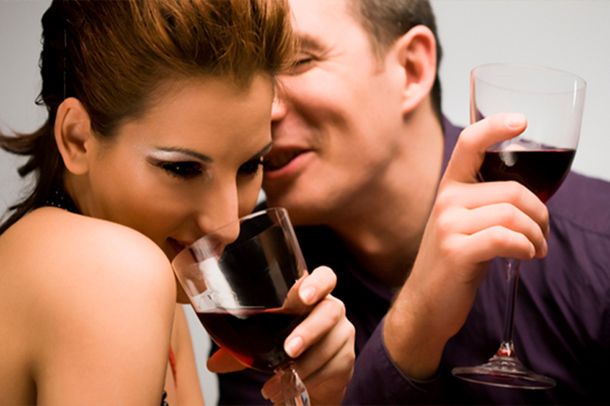 El alcohol vuelve más mimosas a las mujeres y más infieles a los hombres