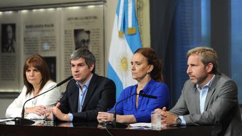 michetti y pena recibieron en casa rosada a los jefes de bloque del senado michetti y pena recibieron en casa rosada a los jefes de bloque del senado