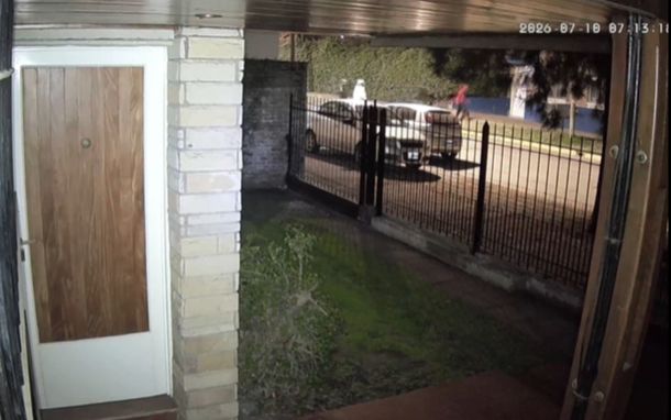 Un policía se defendió a los tiros de cuatro delincuentes y mató a uno de ellos. Un policía se defendió a los tiros de cuatro delincuentes y mató a uno de ellos.