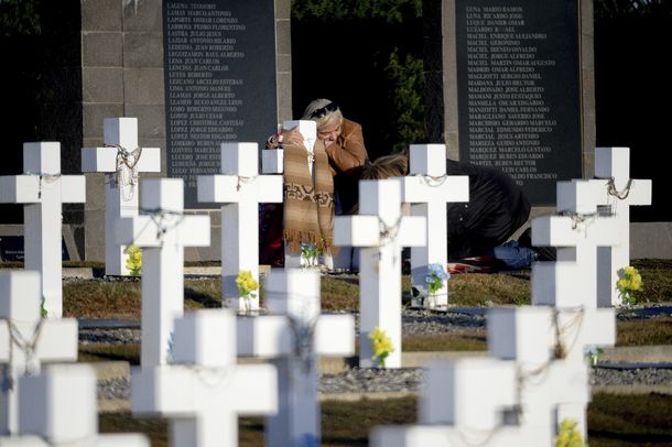Identificaron a otro de los soldados argentinos enterrados en Malvinas: ya son 101