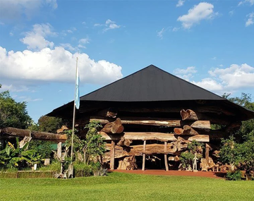 El monumento con troncos de madera que atrae a miles de turistas.