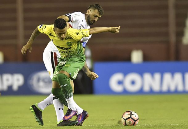 Defensa tuvo un buen debut en la Sudamericana y empató San Pablo