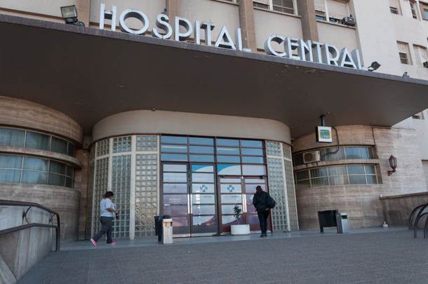 Murió un preso tras caer desde un tercer piso del Hospital Central de Mendoza durante un intento de fuga