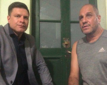 El abogado José Codazzi junto a Leonardo Cositorto en la cárcel