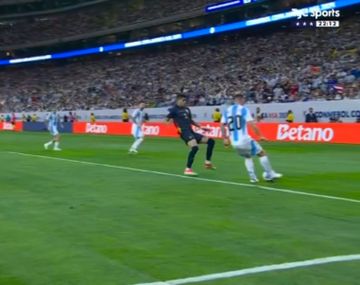 El caño de Mac Allister en Argentina-Ecuador por Copa América