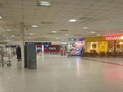 Así quedó la terminal A del Aeropuerto Internacional de Ezeiza tras la amenaza de bomba