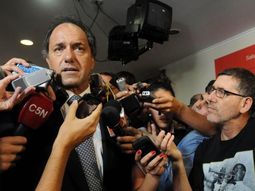 Las discusiones las doy a mi manera, se defendió Scioli