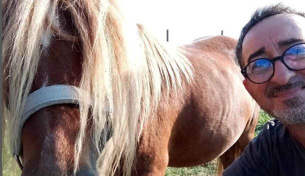 Activista se niega a abandonar su santuario de animales en medio de los bombardeos: Merecen ser protegidos