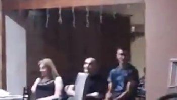 scaloni recibio el ano nuevo sentado en la vereda en pujato scaloni recibio el ano nuevo sentado en la vereda en pujato