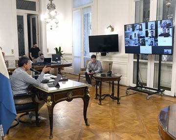 Sergio Massa en su despacho de la C&aacute;mara baja encabeza una videoconferencia