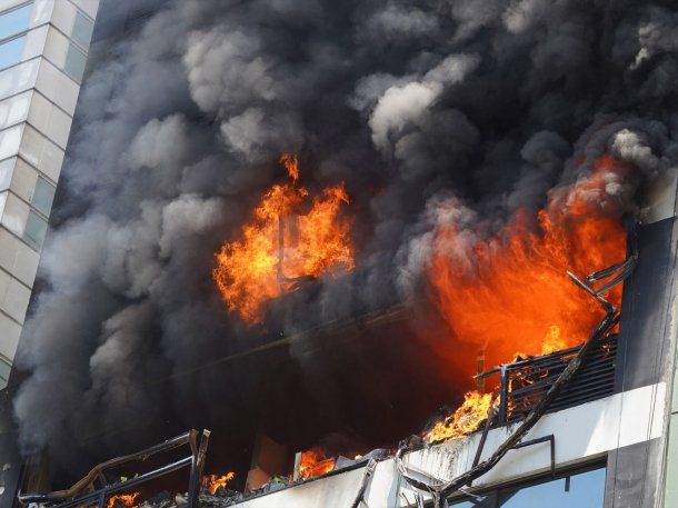 Incendio en edificio lindero a la Secretaría de Trabajo de la Nación