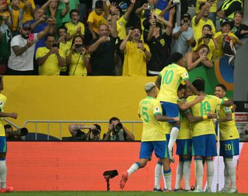 Brasil goleó 4-0 a Perú y se acomoda en la tabla