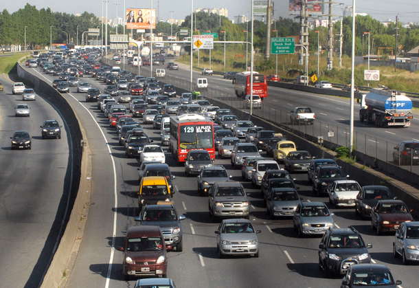 Comenzó el éxodo: 1300 autos por hora para la Costa Atlántica