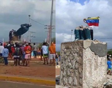 Derribaron varias estatuas de Hugo Chávez en Venezuela. 